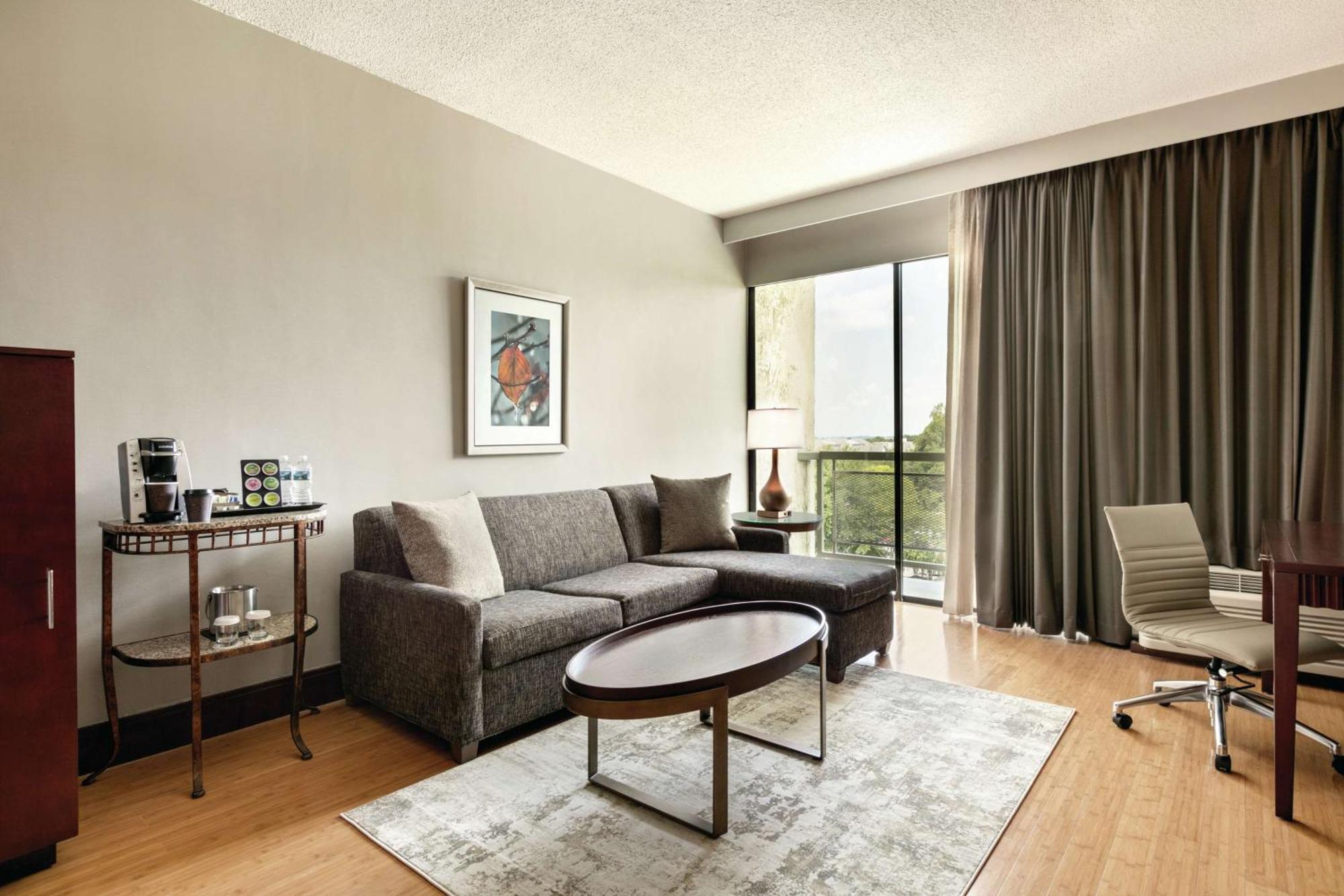 Doubletree By Hilton Atlanta Northeast/northlake Hotel