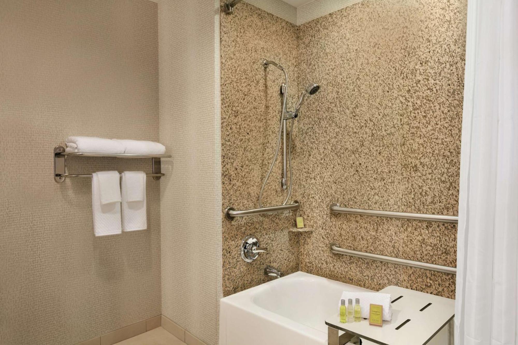 Doubletree By Hilton Atlanta Northeast/northlake 4* Tucker